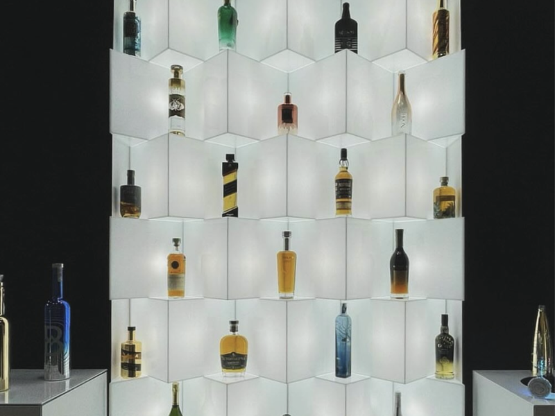 ekspozytor na produkty do wynajmu wynajem plexi mleczny mleczna wypożyczalnia na targi