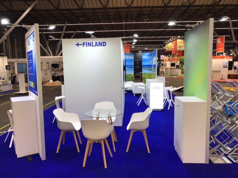 Zabudowa stoiska targowego na targach Aquatech Amsterdam, prezentująca naszą wszechstronność i dbałość o szczegóły.