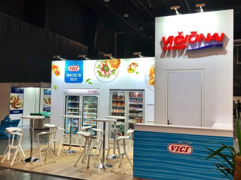 Nowoczesne stoisko targowe Viciunai Group wykonane przez firmę budującą stoiska targowe na targach Polfish w Gdańsku