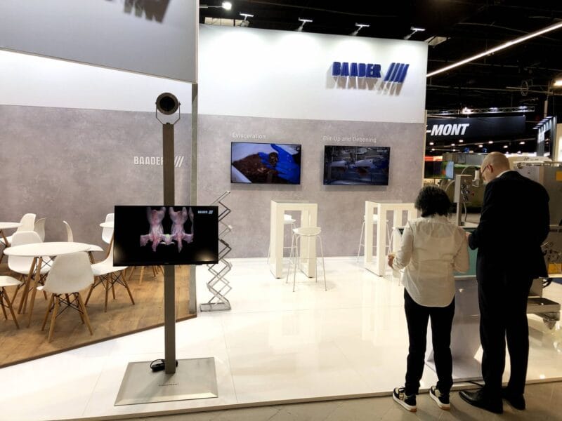 Przestrzeń biznesowa na stoisku targowym Baader – komfort i funkcjonalność.
