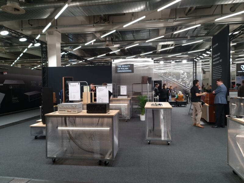 Oświetlenie LED stoisko targowe Niemcy – wykonanie Stand 360